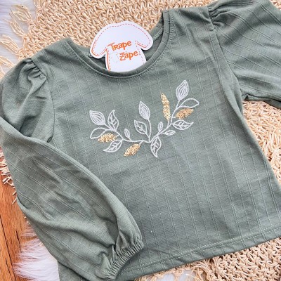 Conj. Blusa Manga Longa Folhas Bordadas e Short Folhagem - Verde Musgo